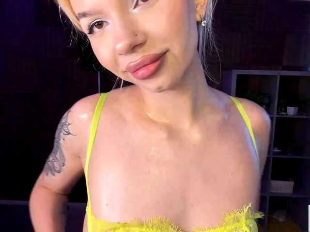 isabelluck1 live cam on BongaCams