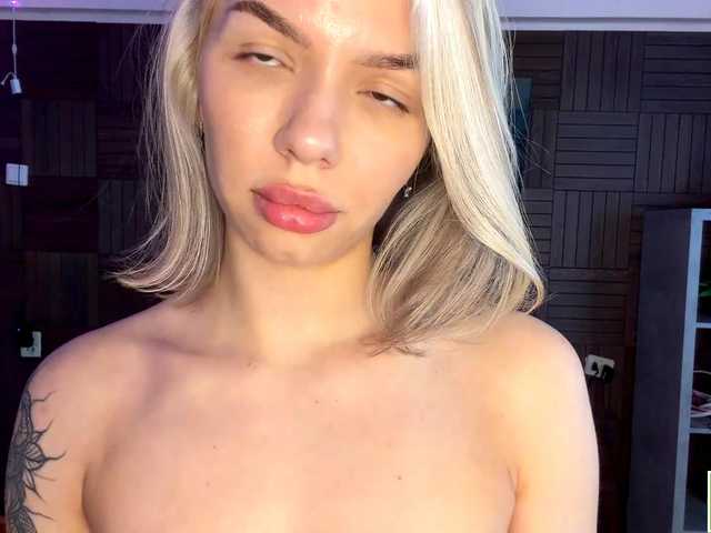 isabelluck1 live cam on BongaCams