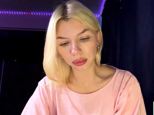 isabelluck1 live cam on BongaCams