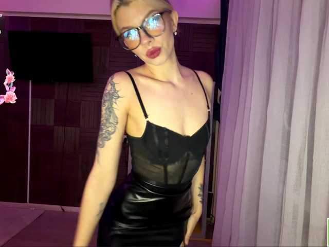 isabelluck1 live cam on BongaCams