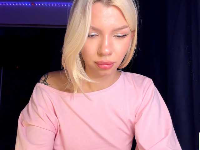 isabelluck1 live cam on BongaCams