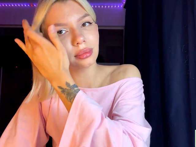 le modèle isabelluck1 est en webcam porno dans un show sur le site bongacams, il possède les tags suivants: White/Caucasian,Blonde,Shaved