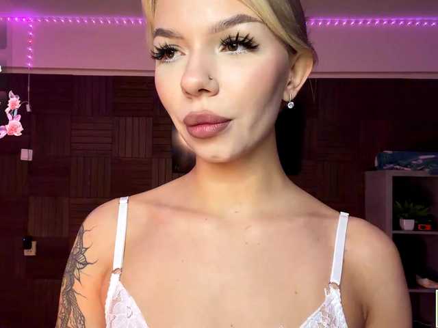 isabelluck1 live cam on BongaCams