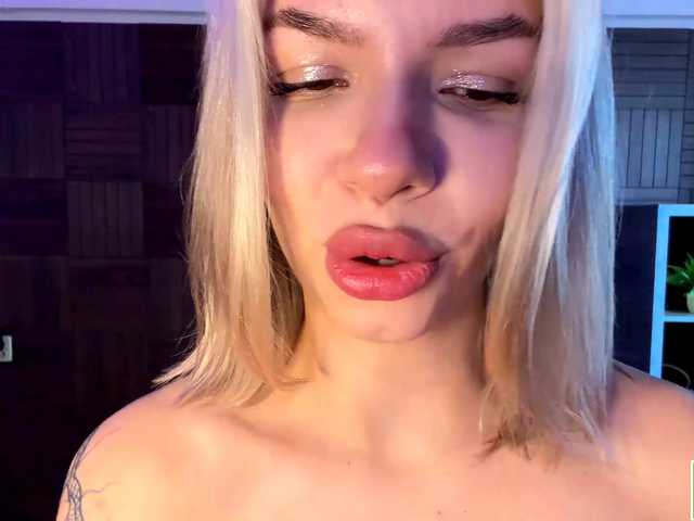 isabelluck1 live cam on BongaCams