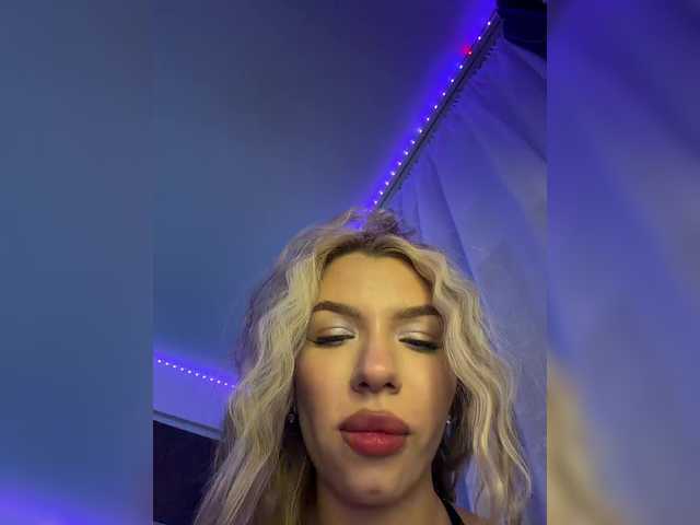 isabelluck1 live cam on BongaCams