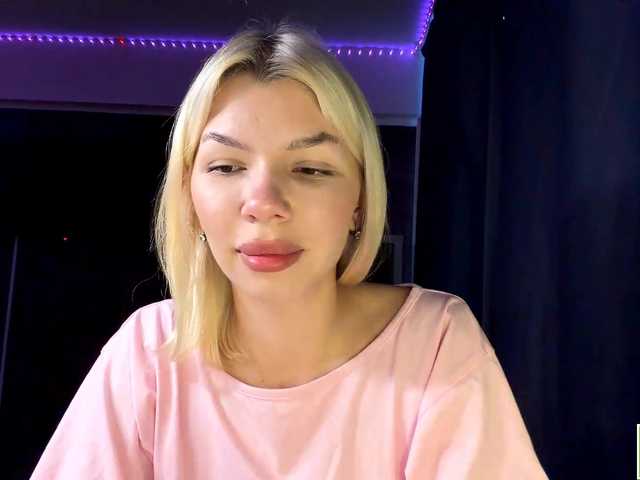 isabelluck1 live cam on BongaCams
