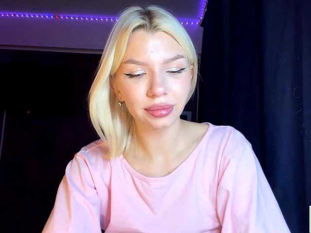isabelluck1 live cam on BongaCams