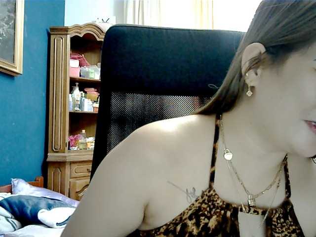 GoddessMia live cam on BongaCams
