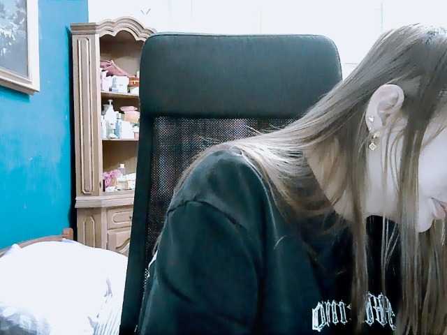 GoddessMia live cam preview