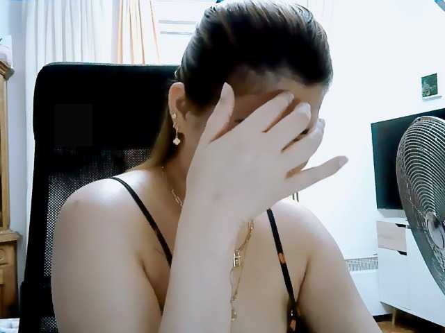 GoddessMia live cam on BongaCams
