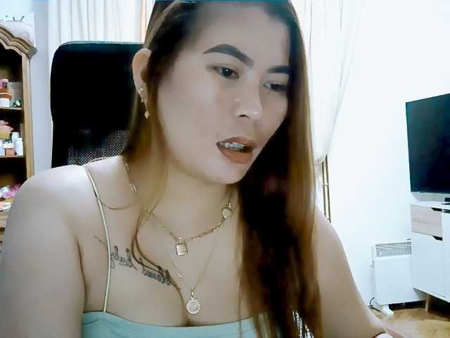 GoddessMia live cam on BongaCams