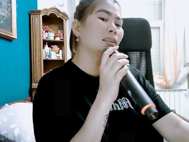 GoddessMia live cam on BongaCams