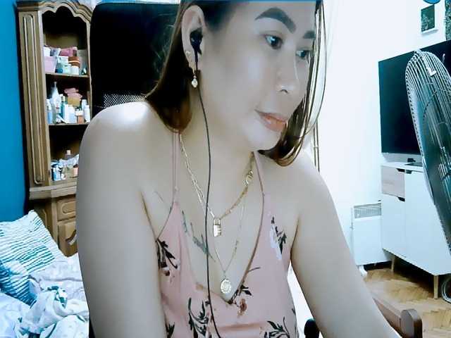 GoddessMia live cam on BongaCams