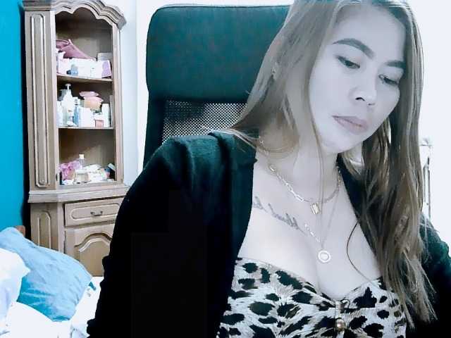 GoddessMia live cam on BongaCams