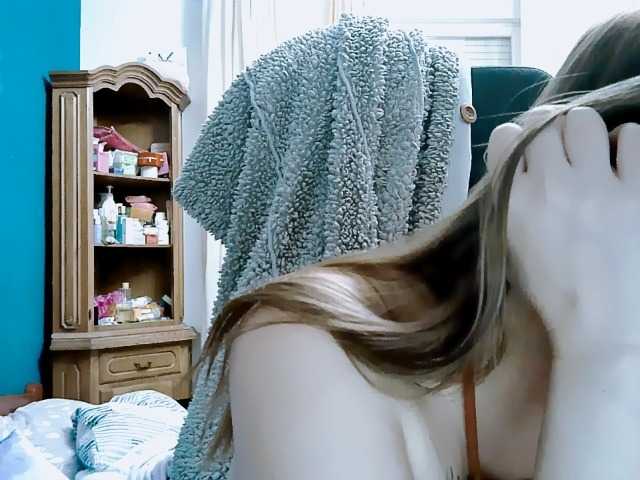 GoddessMia live cam on BongaCams