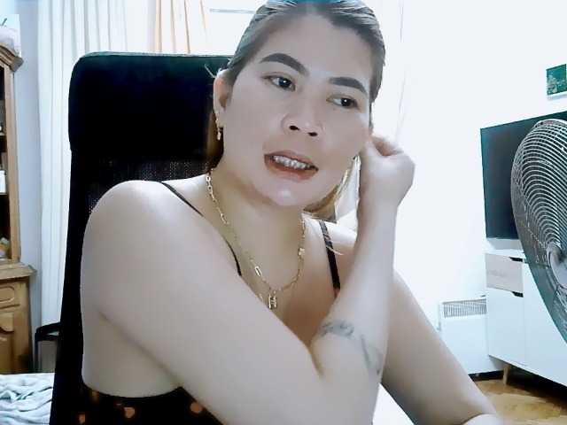 GoddessMia live cam on BongaCams