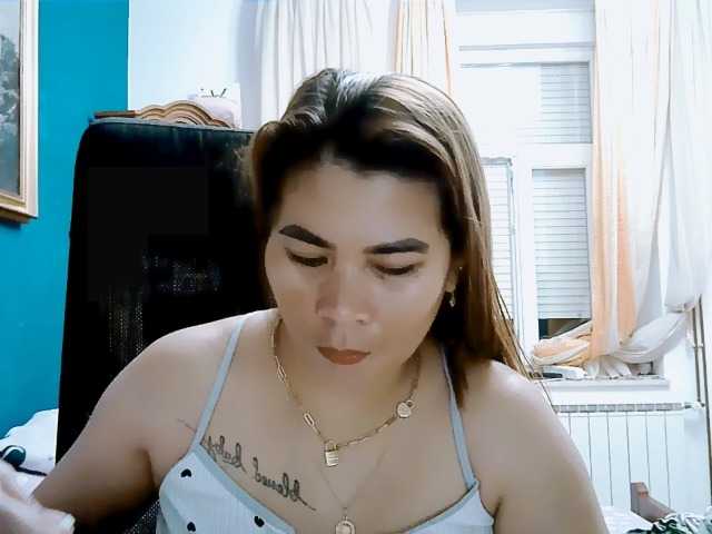 GoddessMia live cam on BongaCams