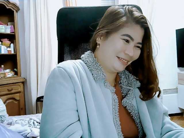 GoddessMia, live now on BongaCams