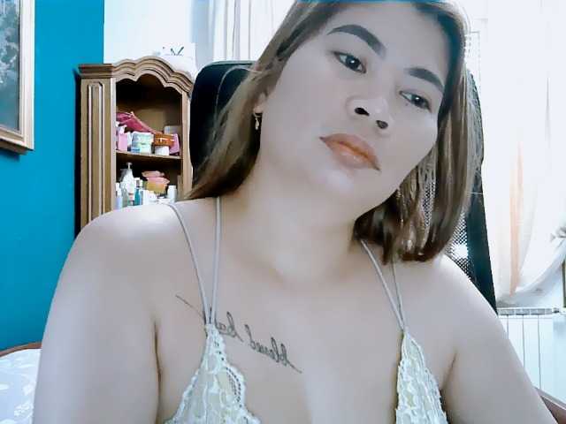GoddessMia live cam on BongaCams