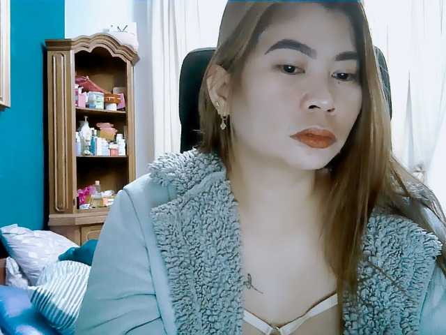 GoddessMia live cam on BongaCams