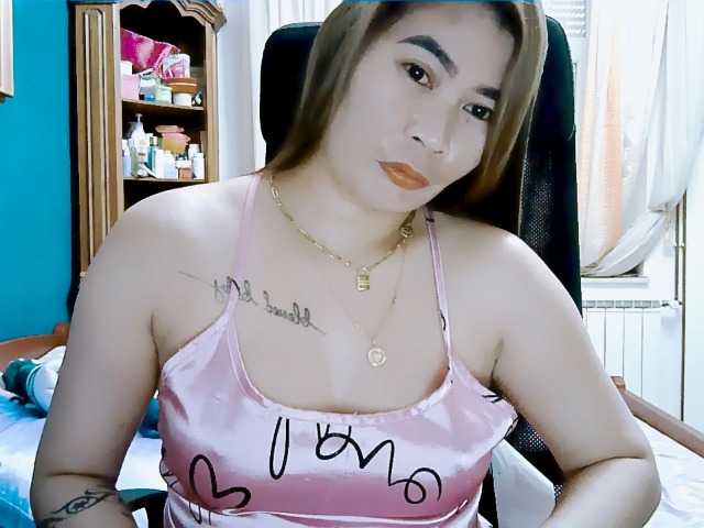 GoddessMia live cam on BongaCams