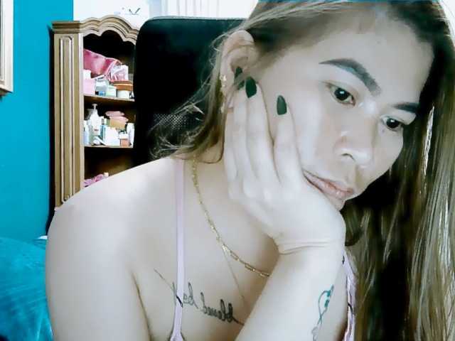 GoddessMia live cam on BongaCams