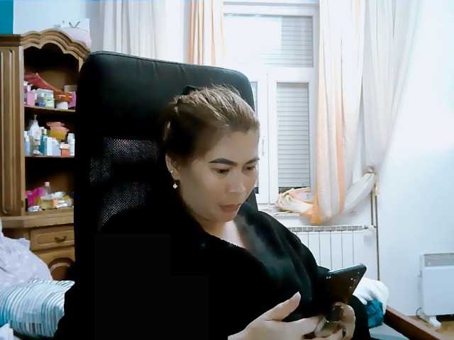 GoddessMia live cam on BongaCams