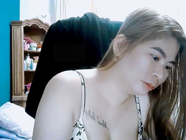 GoddessMia live cam on BongaCams