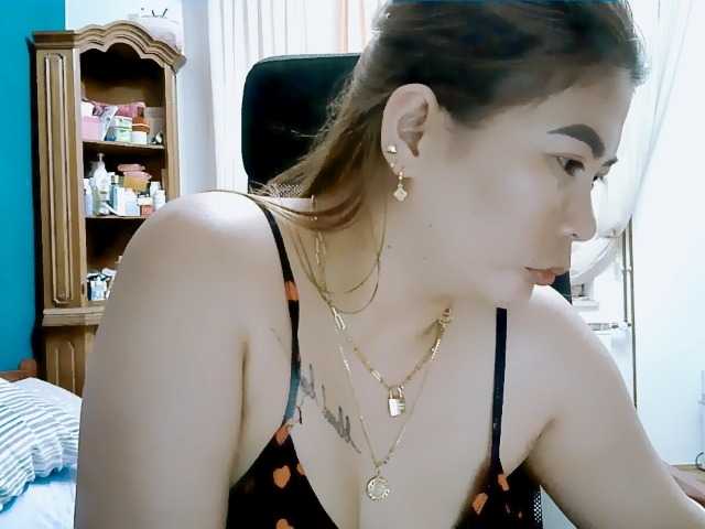 GoddessMia live cam on BongaCams