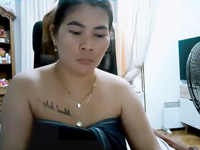 GoddessMia live cam on BongaCams