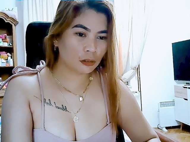GoddessMia live cam on BongaCams