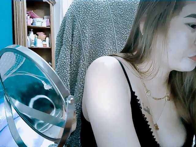 GoddessMia live cam on BongaCams