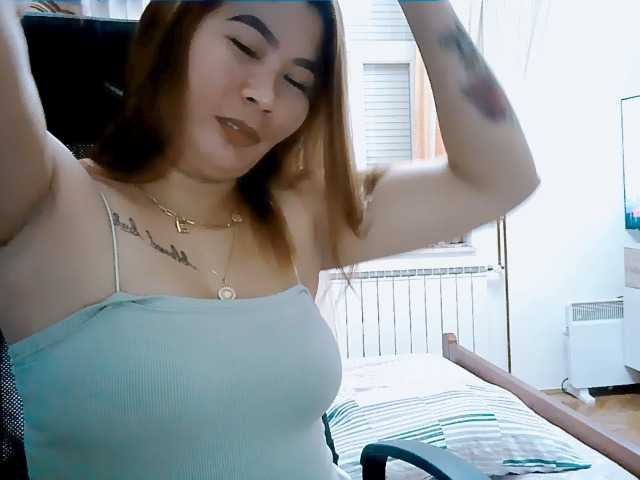 GoddessMia live cam on BongaCams