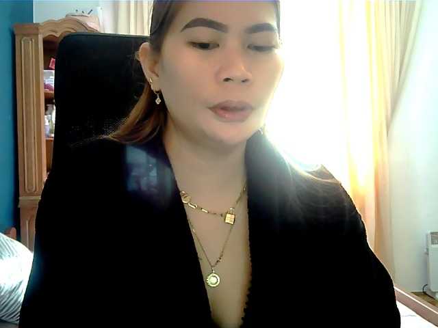 GoddessMia live cam on BongaCams