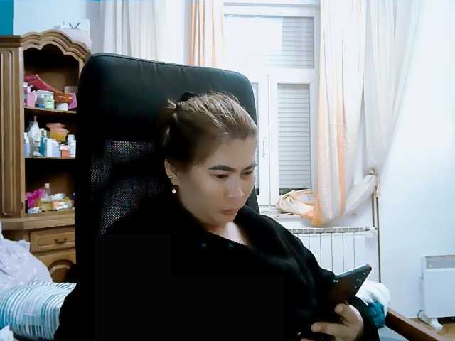 GoddessMia live cam on BongaCams