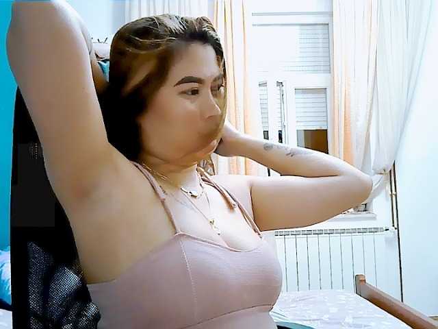 GoddessMia live cam on BongaCams