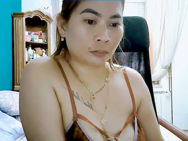 GoddessMia live cam on BongaCams