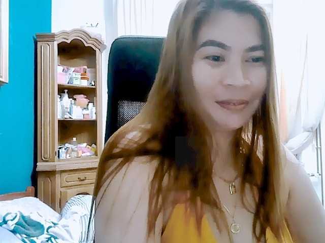 GoddessMia live cam on BongaCams
