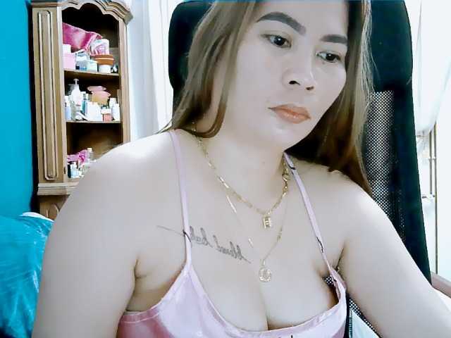 GoddessMia live cam on BongaCams