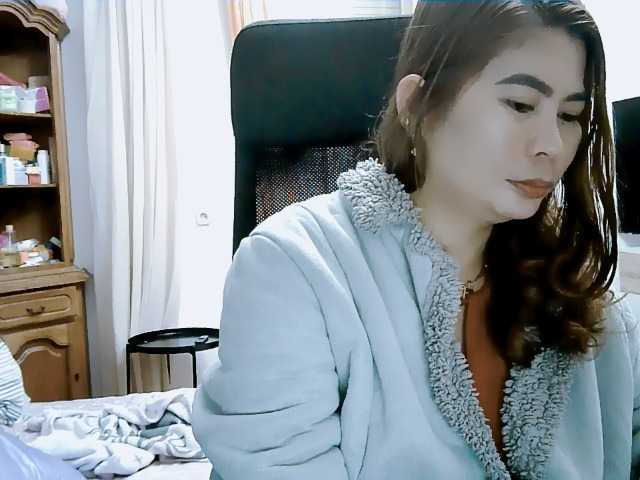 GoddessMia, live now on BongaCams