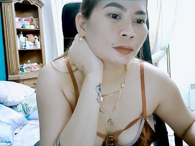 GoddessMia live cam on BongaCams