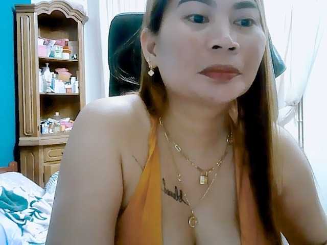 GoddessMia live cam on BongaCams