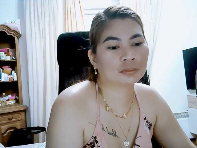 GoddessMia live cam on BongaCams