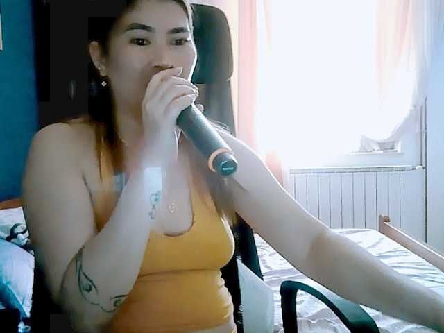 GoddessMia live cam on BongaCams