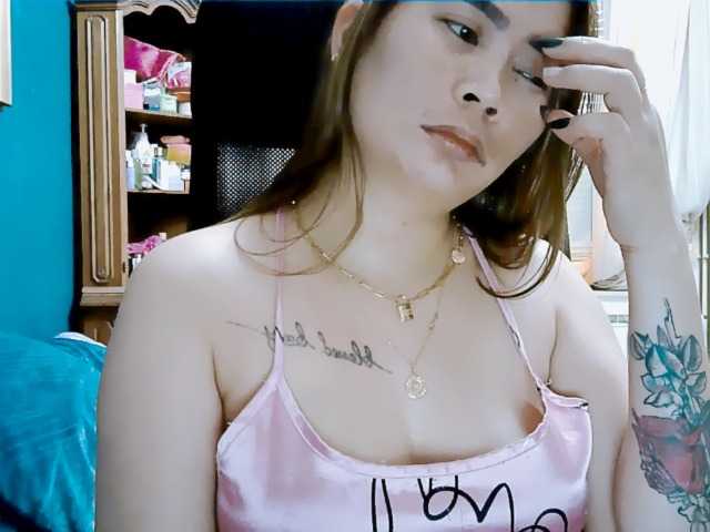 GoddessMia live cam on BongaCams