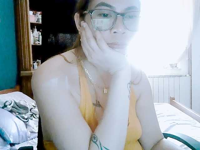 GoddessMia live cam on BongaCams