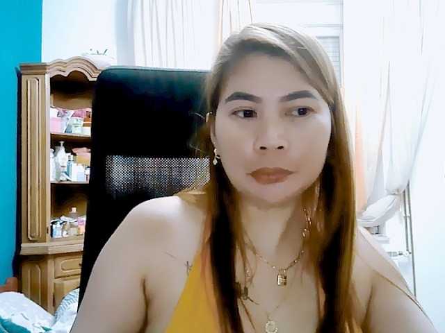 GoddessMia live cam on BongaCams
