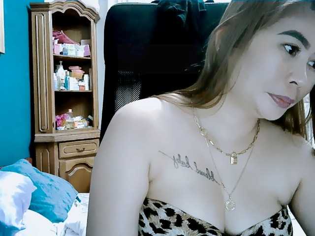 GoddessMia live cam on BongaCams