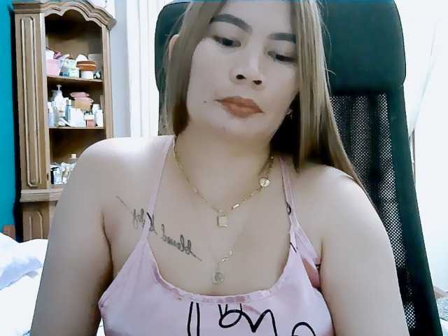 GoddessMia live cam on BongaCams