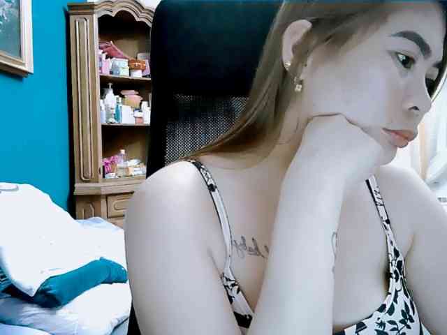 GoddessMia webcam